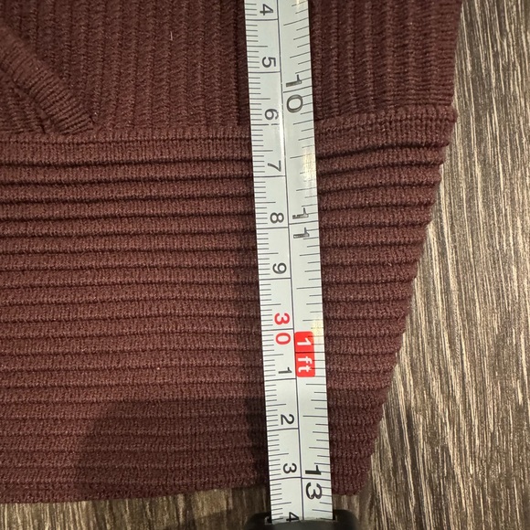 Glassons V-Neck Ribbed Crop Top - Picture 4 of 10